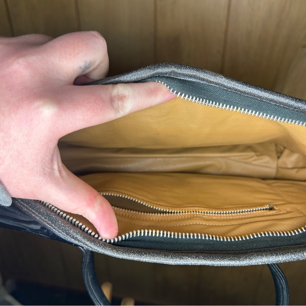 Vintage 60s Black Vinyl Lock Small Handbag - Picture 6 of 9